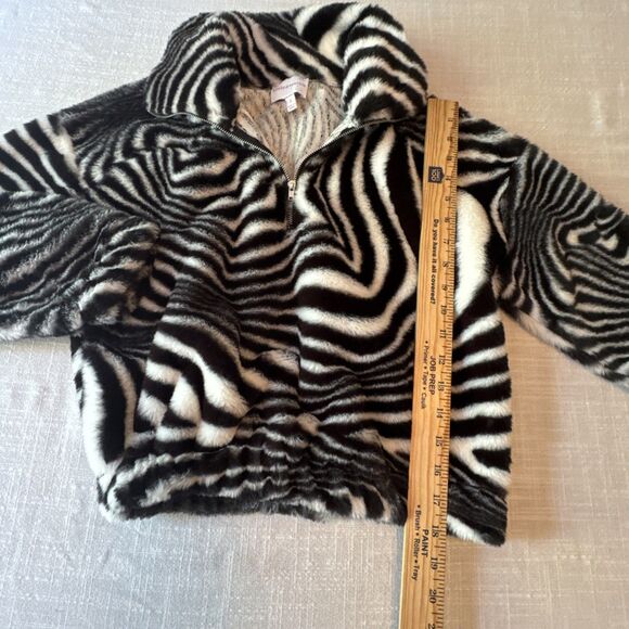 Honey & Sparkle Faux Fur Soft Zebra Print Cropped 1/4 Zip Pullover Size Small - Picture 6 of 10